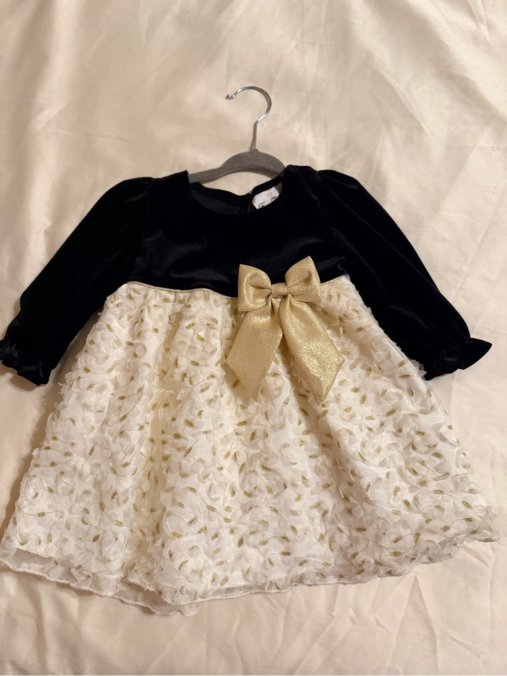 Rare Editions Black Velvet and Cream Toddler Holiday Dress with Gold Bow